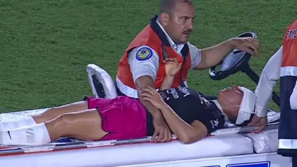 Charlyn Corral se lleva fuerte golpe en el rostro en el Liga MX Femenil vs Barcelona