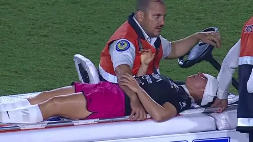 Charlyn Corral se lleva fuerte golpe en el rostro en el Liga MX Femenil vs Barcelona