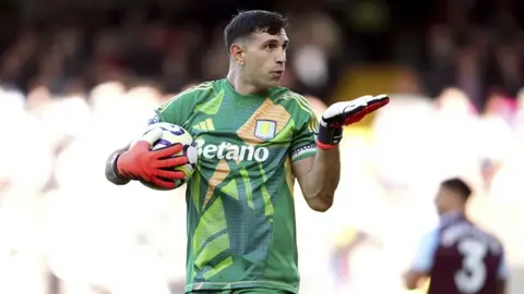 ¡Baila, 'Dibu'! Manchester United cerca de fichar a Emiliano Martínez