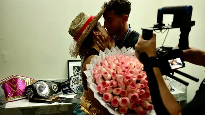 ¿Y esto? Alana Flores se olvida de Sebastián Cáceres y posa con jersey de Rayados