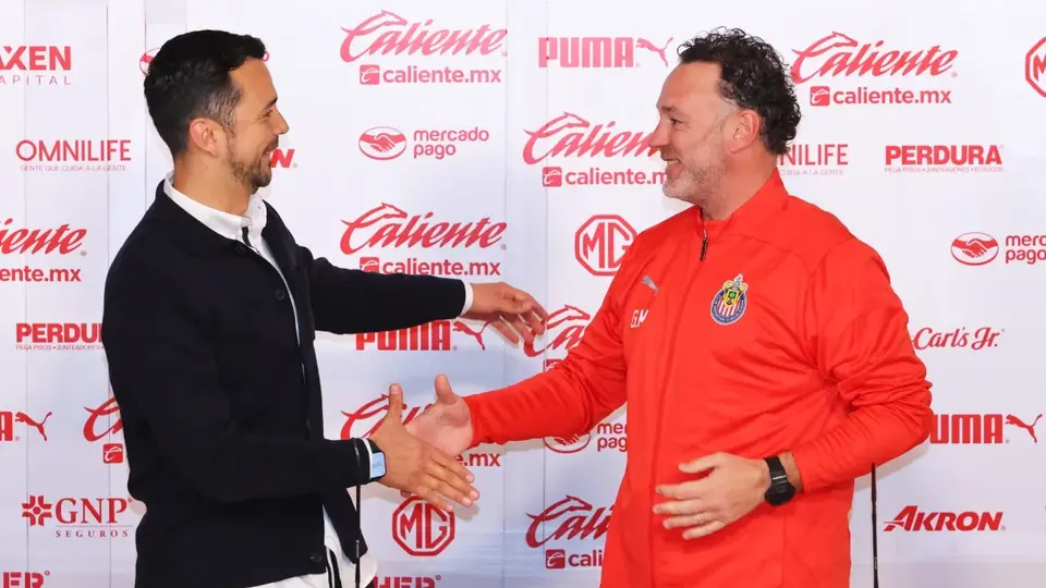 Chivas se mantiene firme con Gabriel Milito a pesar de crisis