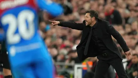 Xabi Alonso empatiza con Diego Simeone tras el incidente en Anfield: 'Hace tiempo se salió de las manos'