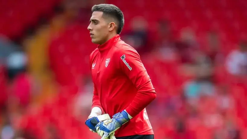 Alex Padilla, arquero mexicano del Athletic Club, expulsado por actitud antideportiva ante Betis
