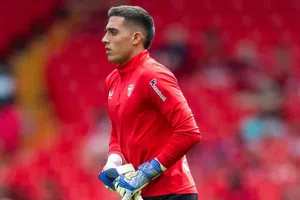 Alex Padilla, arquero mexicano del Athletic Club, expulsado por actitud antideportiva ante Betis