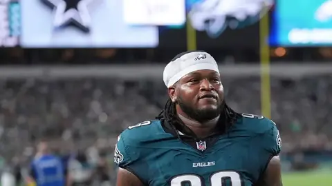 ¿Se pierde el partido ante los Chiefs? Jalen Carter recibe castigo por escupirle a Dak Prescott