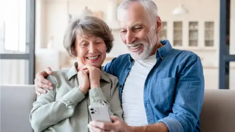 Día del Abuelo 2025: frases emotivas para dedicar por WhatsApp este 28 de agosto