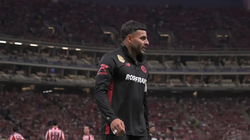 ¿Traición? Afición de Chivas cantan 'olé' a favor de Toluca en el Estadio Akron