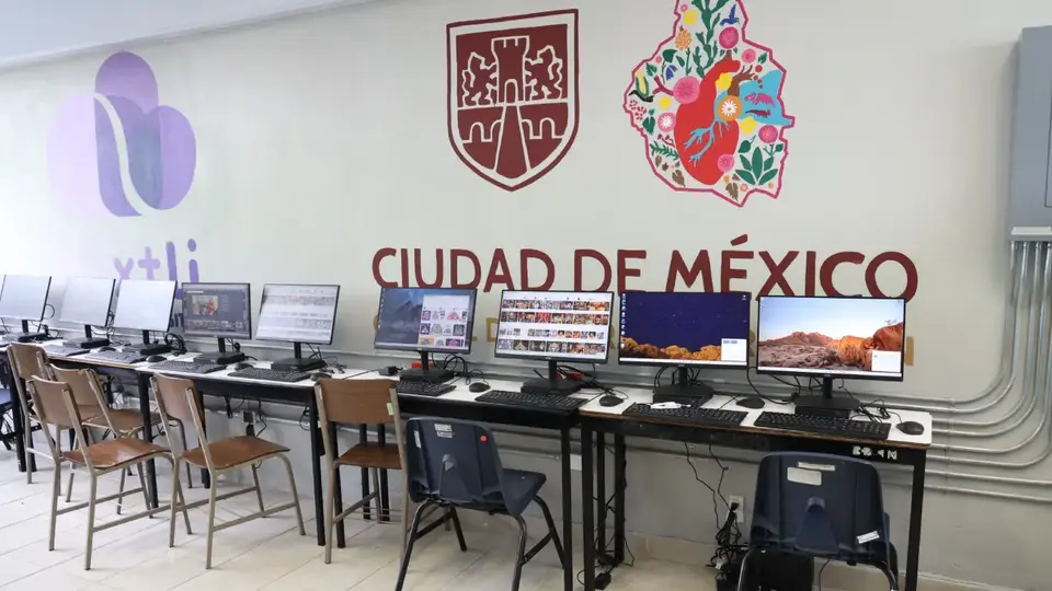 Escuelas de CDMX tendrán lentes de realidad virtual e impresoras 3D