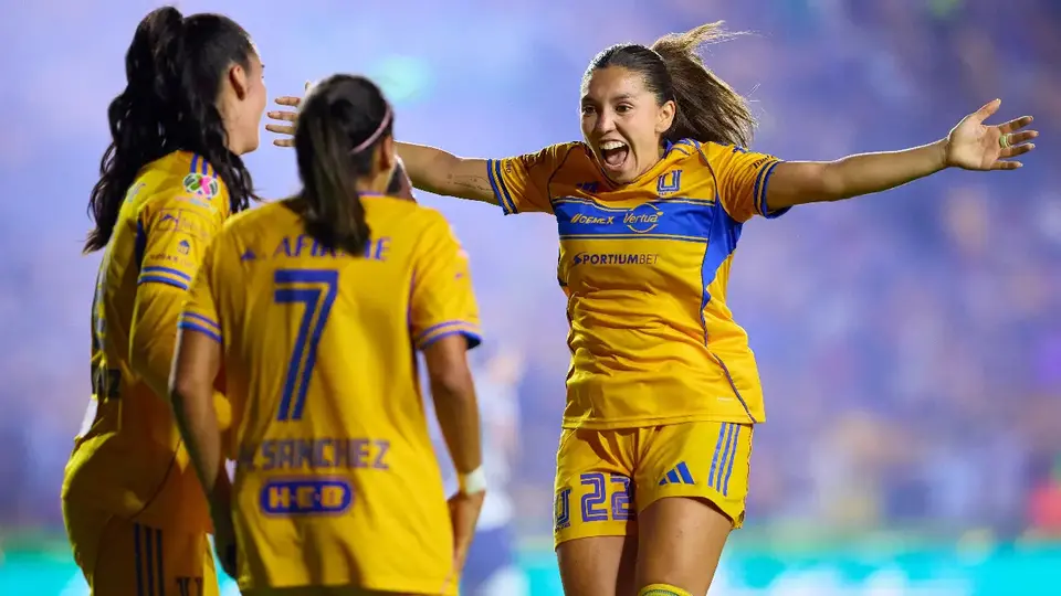 Tigres Femenil aplasta 4-0 a Rayadas en un Clásico Regio de cuatro horas