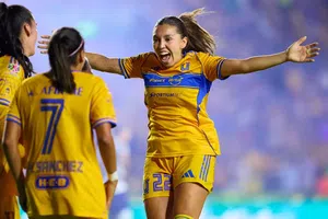 Tigres Femenil aplasta 4-0 a Rayadas en un Clásico Regio de cuatro horas