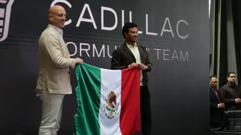 Checo Pérez se prepara para 'debutar' con Cadillac en el simulador