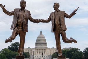 Trump y Epstein, tomados de la mano frente al Capitolio; aparece polémica estatua en Washington