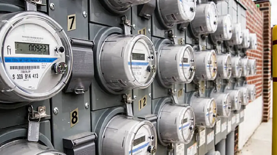 ¿Cómo saber si tu medidor digital de la CFE registra una fuga de luz en casa?