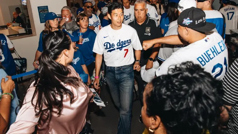 '¡Es hora del besibol!' Heung-Min Son lanza la primera bola del juego entre Dodgers y Reds
