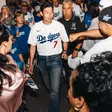 '¡Es hora del besibol!' Heung-Min Son lanza la primera bola del juego entre Dodgers y Reds