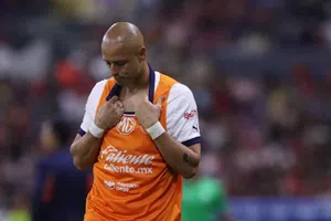Leyenda de América le 'pide' a Chicharito Hernández retirarse