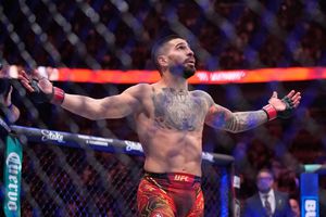 Ilia Topuria insiste en pelear con Terence Crawford y 'amenaza' al Canelo