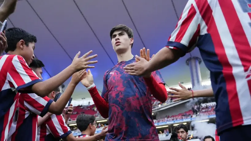 El día que la ‘Hormiga’ González acompañó a Ramón Morales en un partido de Chivas