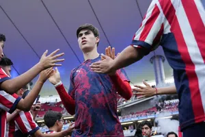 El día que la ‘Hormiga’ González acompañó a Ramón Morales en un partido de Chivas