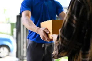 ¿Qué es el falso repartidor? La estrategia de robo que preocupa en CDMX