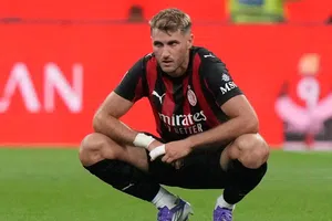 ¡Futuro incierto! Santiago Giménez vive horas criticas para definir dónde jugará