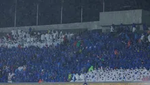 ¡Recibimiento de primera! Afición de Cruz Azul arma mosaico para recibir al equipo