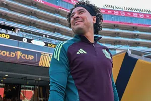 'Pollo' Ortiz se burla de críticos de Memo Ochoa: "la jeta que va a poner"