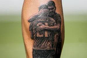 ¡Emotivo! Rúben Neves se hace tatuaje en honor a Diogo Jota