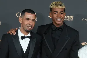 Padre de Lamine Yamal sorprende con un peculiar tributo a su hijo en redes sociales