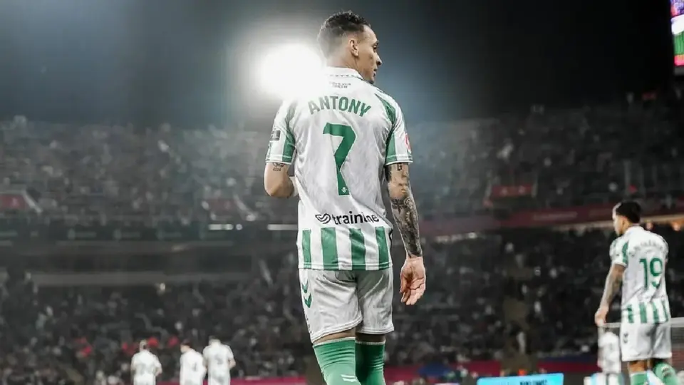 Antony y Real Betis vuelven a unir caminos; el jugador continuará en el club