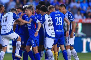 ¿Cruz Azul cometió alineación indebida ante Pachuca? Esto dice el reglamento