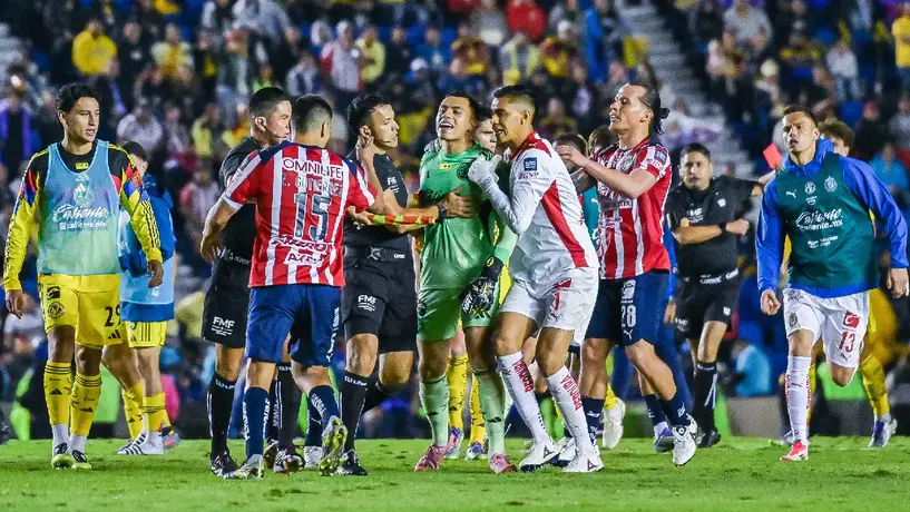 Clásico Nacional desata pelea que provocó que se vaciaran las bancas