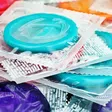 Cofepris alerta sobre venta de condones falsos en México