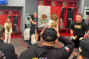 Canelo Álvarez, Fey y su equipo entonaron en privado el Himno Nacional Mexicano