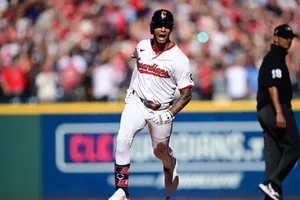 MLB Playoffs 2025: Guardianes vencen 6-1 a Tigres para igualar serie de comodines