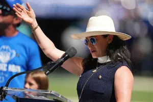 Carlie Irsay-Gordon, la dueña de los Indianapolis Colts que baja a la cancha para aprender las jugadas