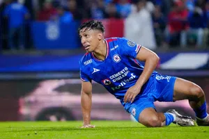 ¡Se rompió el Cuate! Ángel Sepúlveda sale del juego ante Chivas por lesión