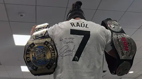 Raúl Jiménez sorprende a Bandido tras coronarse en AEW Forbidden Door 2025