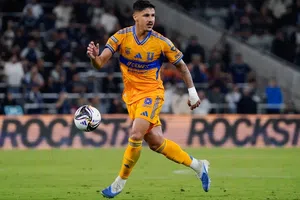 ¿Se va? Desde Brasil lanzan oferta por Rômulo Zwarg de Tigres