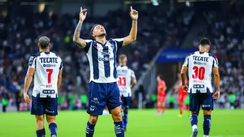 Rayados propina goleada al Necaxa con gol olímpico incluido y es líder del Apertura 2025
