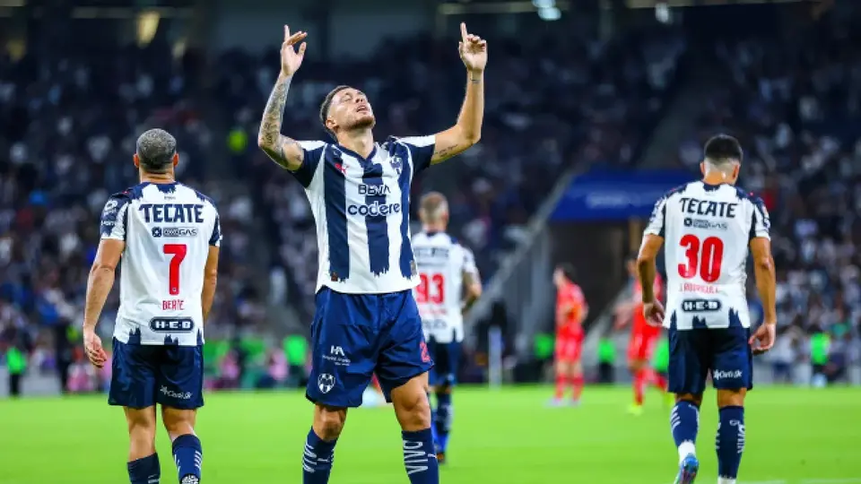 Rayados propina goleada al Necaxa con gol olímpico incluido y es líder del Apertura 2025