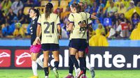 Barcelona se impone a las Estrellas de la Liga MX Femenil, en un accidentado juego en el Volcán
