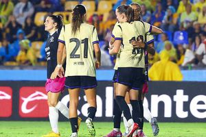 Barcelona se impone a las Estrellas de la Liga MX Femenil, en un accidentado juego en el Volcán