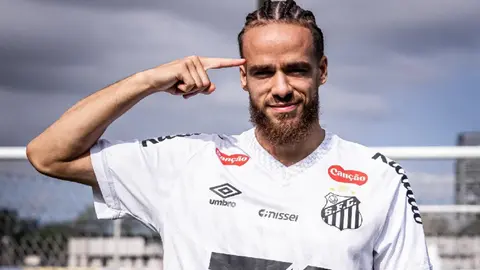 Santos de Brasil hace oficial la llegada de Brahimi