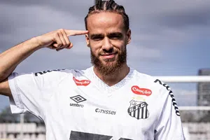 Santos de Brasil hace oficial la llegada de Brahimi