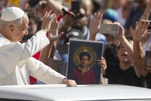 Carlo Acutis es canonizado como el primer santo millennial y “influencer de Dios”