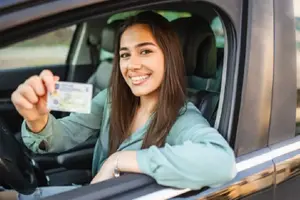 ¿Cuánto cuesta la licencia permanente CDMX 2025 y qué dijo la SEMOVI sobre los descuentos?