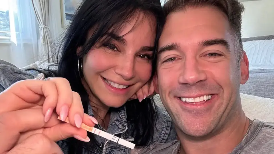 VIDEO: Martha Higareda y Lewis Howes revelan el género de sus gemelos