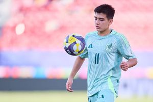 Javier Aguirre optimista ante el progreso de Gilberto Mora: ‘La progresión es muy buena’