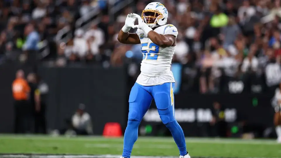 Khalil Mack será baja para los Chargers por lesión